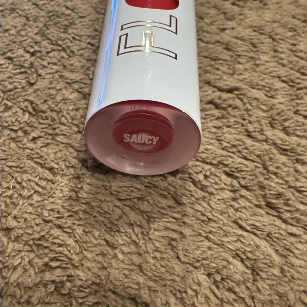FLOWER BEAUTY Bitten Lip Stain -‎ Saucy
